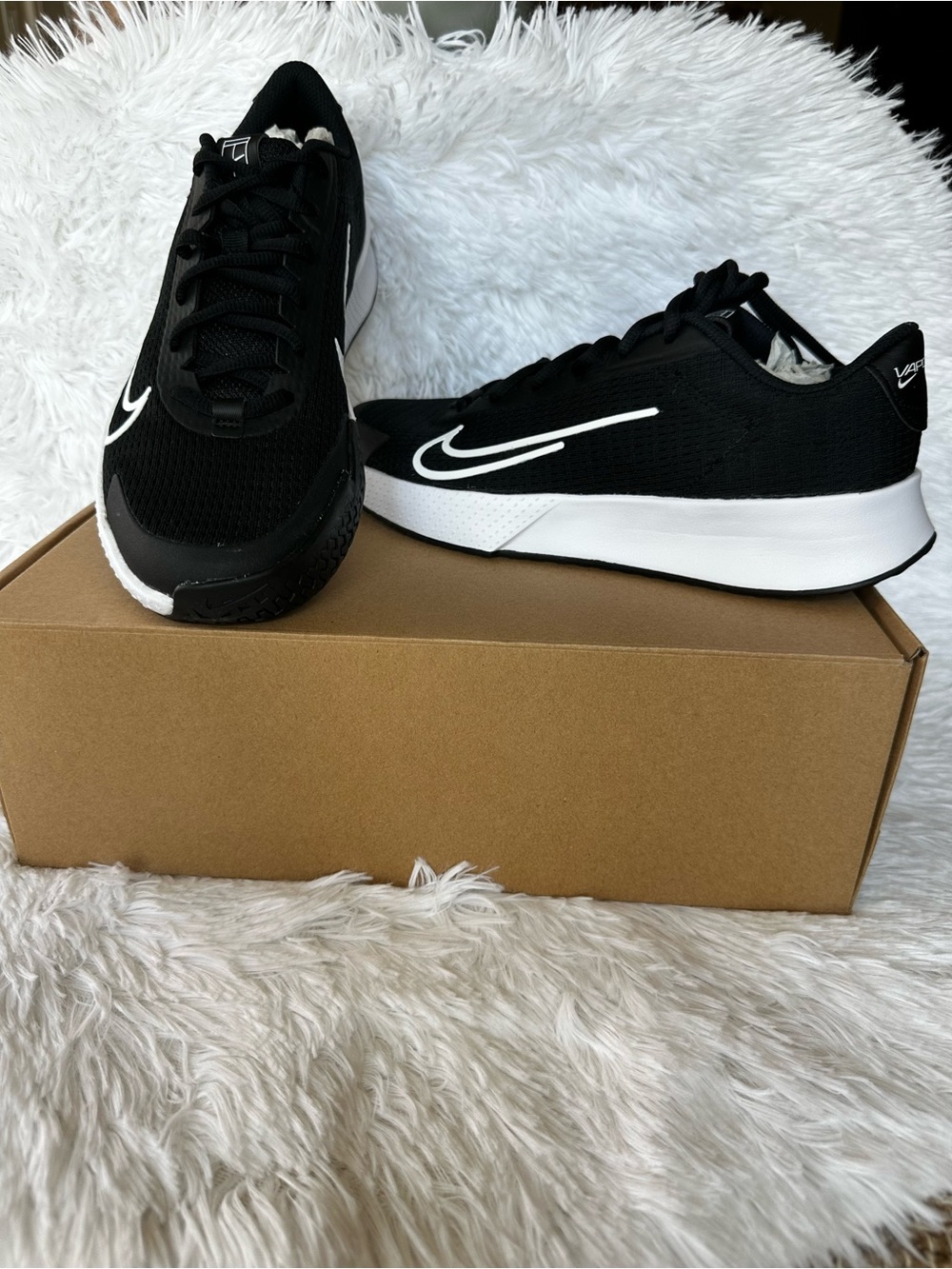 New in Box Nike Black and White Women's Vapor Lite 2 HC Athletic Shoes